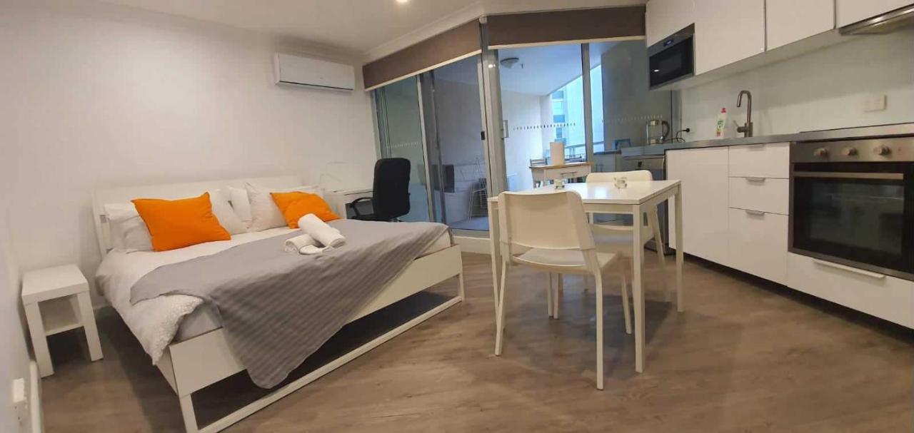 Dana-Cozy Studio With Shared Entry In The City Канберра Экстерьер фото